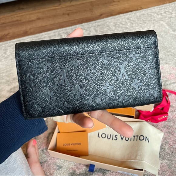 Authentic Louis Vuitton black monogram empriente leather Sarah wallet - Picture 3 of 15